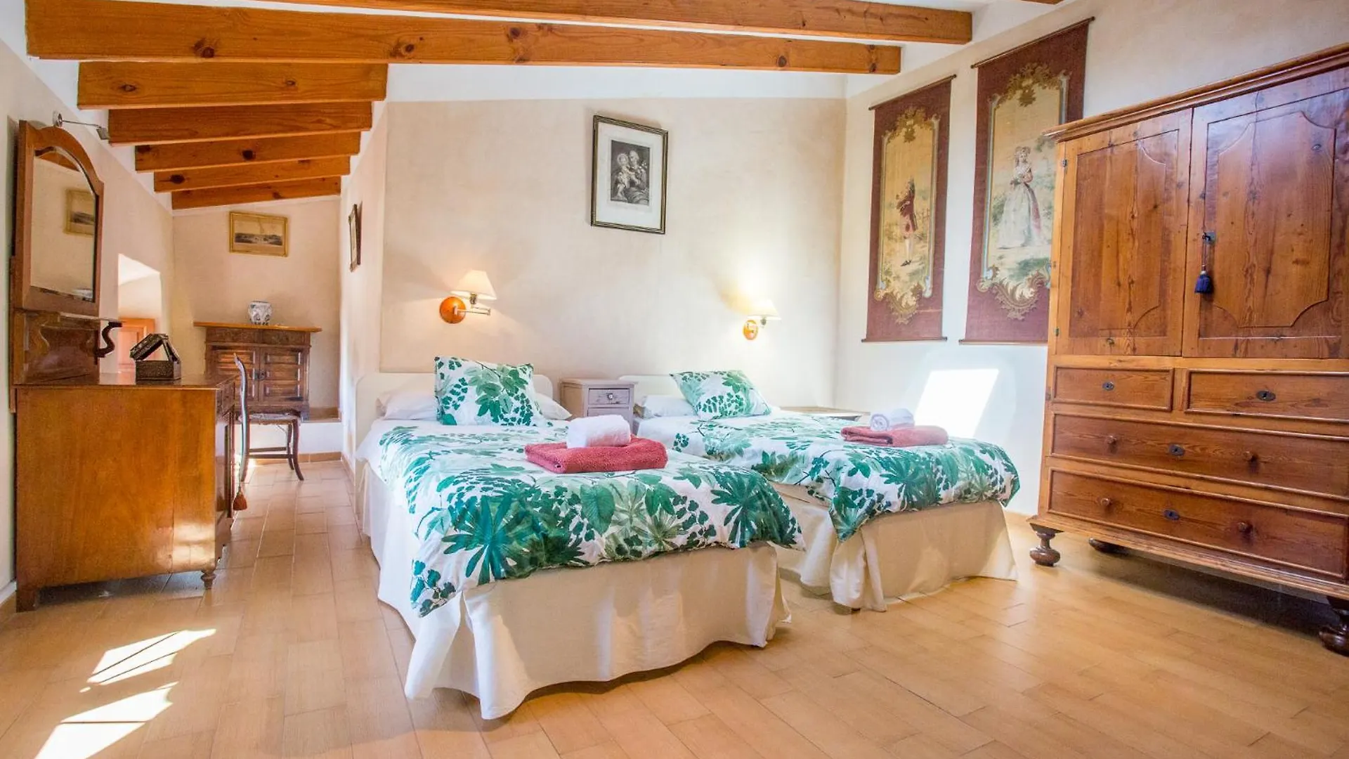 Can Fressa Villa Con Jardin Y Piscina Para 20 Pax En El Centro De Alaró 0*,  Spagna